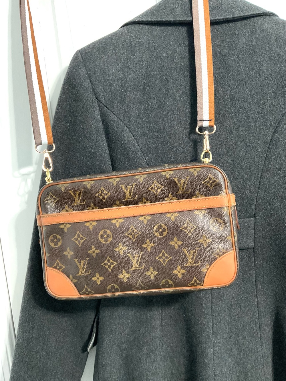✅LV AUTHENTIC COMPEIGNE CLUTCH 28 LOUIS VUITTON MONOGRAM - Picture 4 of 14